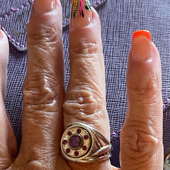 Kameleon jewelry box with five rings size 6 and 40 jewel pops as shown. - Picture 10 of 16